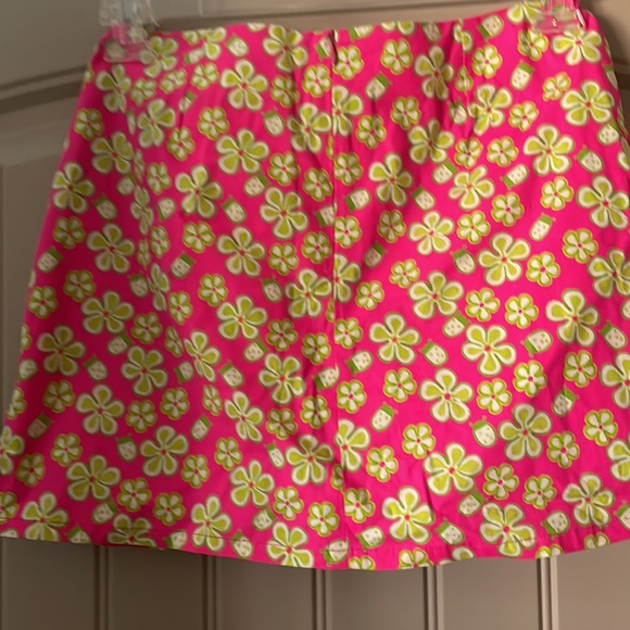 Lilly Pulitzer Green and Pink Skorts. Very good condition-has zipper in back - Picture 5 of 5